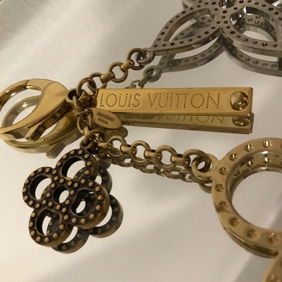 Louis Vuitton Charm Never used. I’m open to trades - Picture 2 of 3